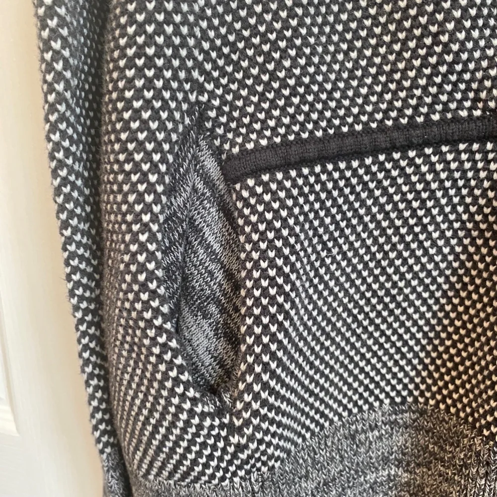 Girls Ivivva by Lululemon knit cardigan Sweater Black White size 12 100% cotton - Picture 9 of 11